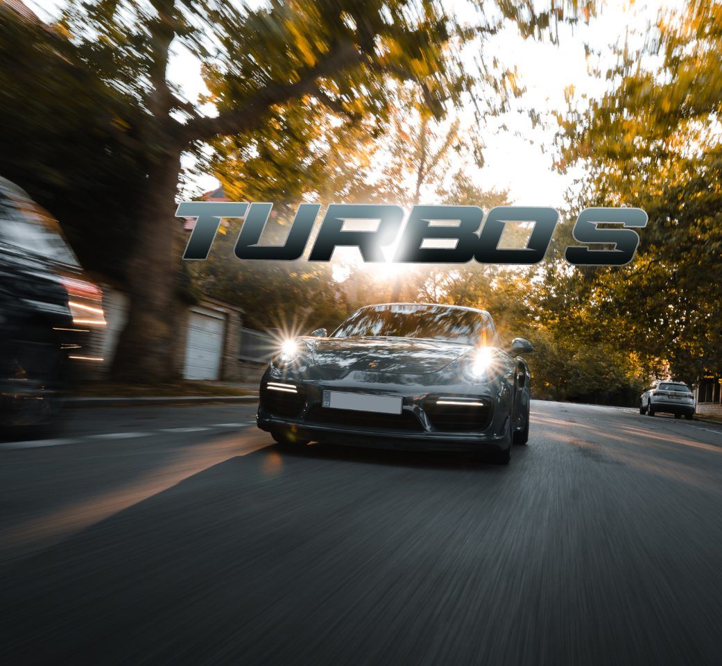 Porsche 911 Turbo S v jízdě s nápisem TURBO S