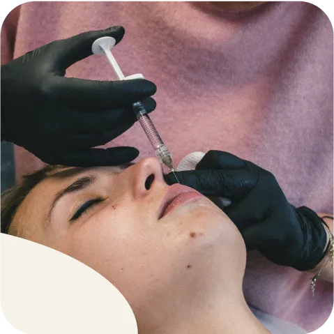 Reklamné grafiky estetickej kliniky so snímkami ošetrení a nápismi o riešení bez skalpela, Estetická klinika, obrázok 3